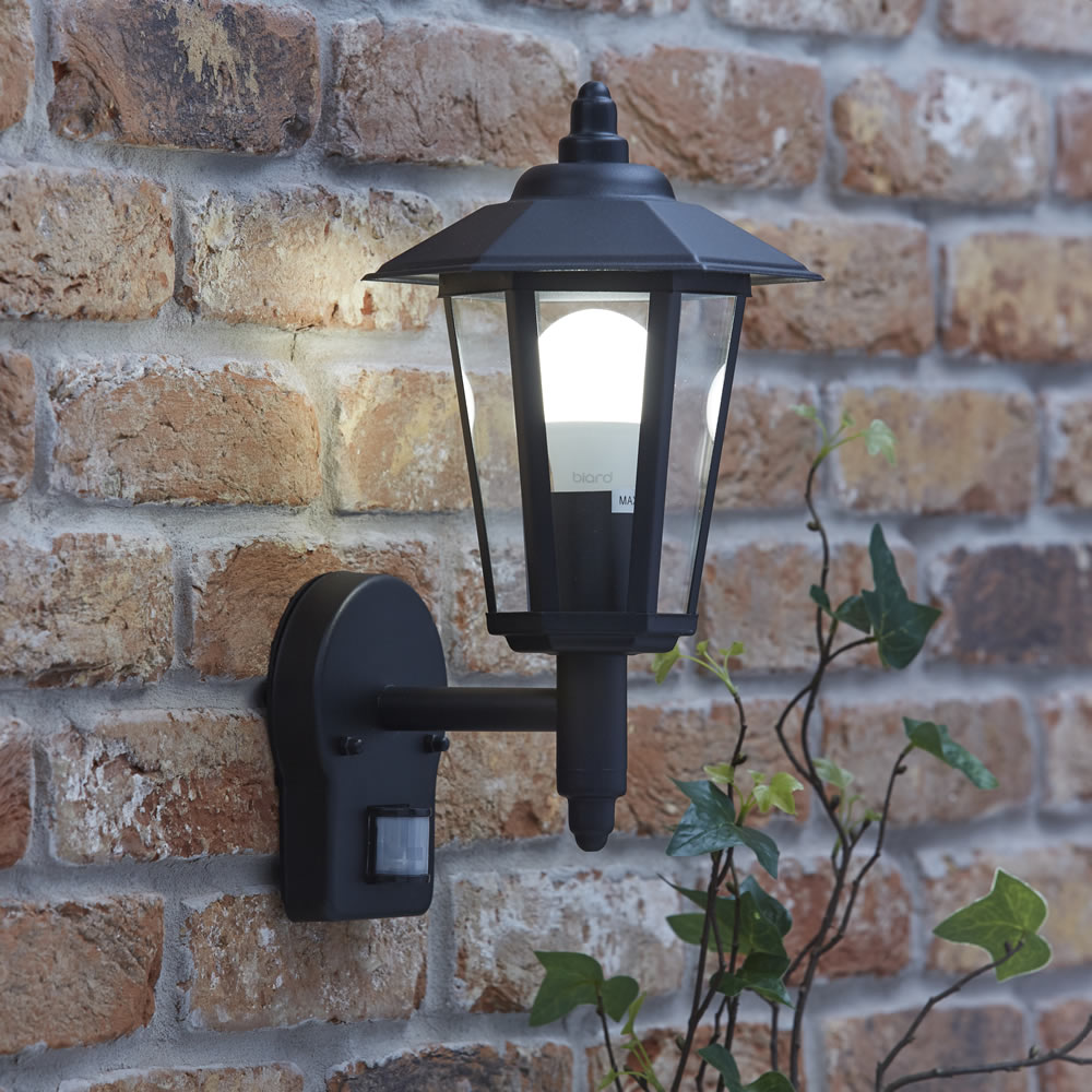 Cannes Klassieke Lantaarn Stijl Buitenverlichting - Met Sensor - Zwart
