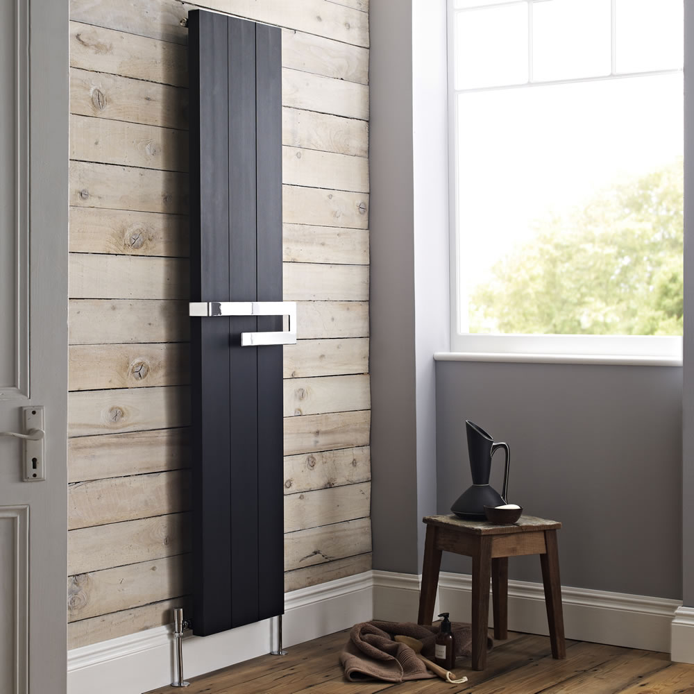 Seylon Designradiator Verticaal Zwart 180cm x 37cm x 10,5cm 1264 Watt