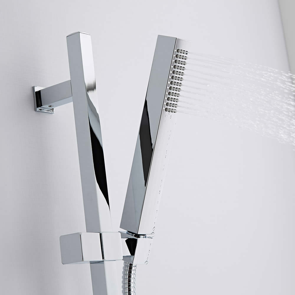 Waterbesparende Kubix glijstanguitrusting met handdouche