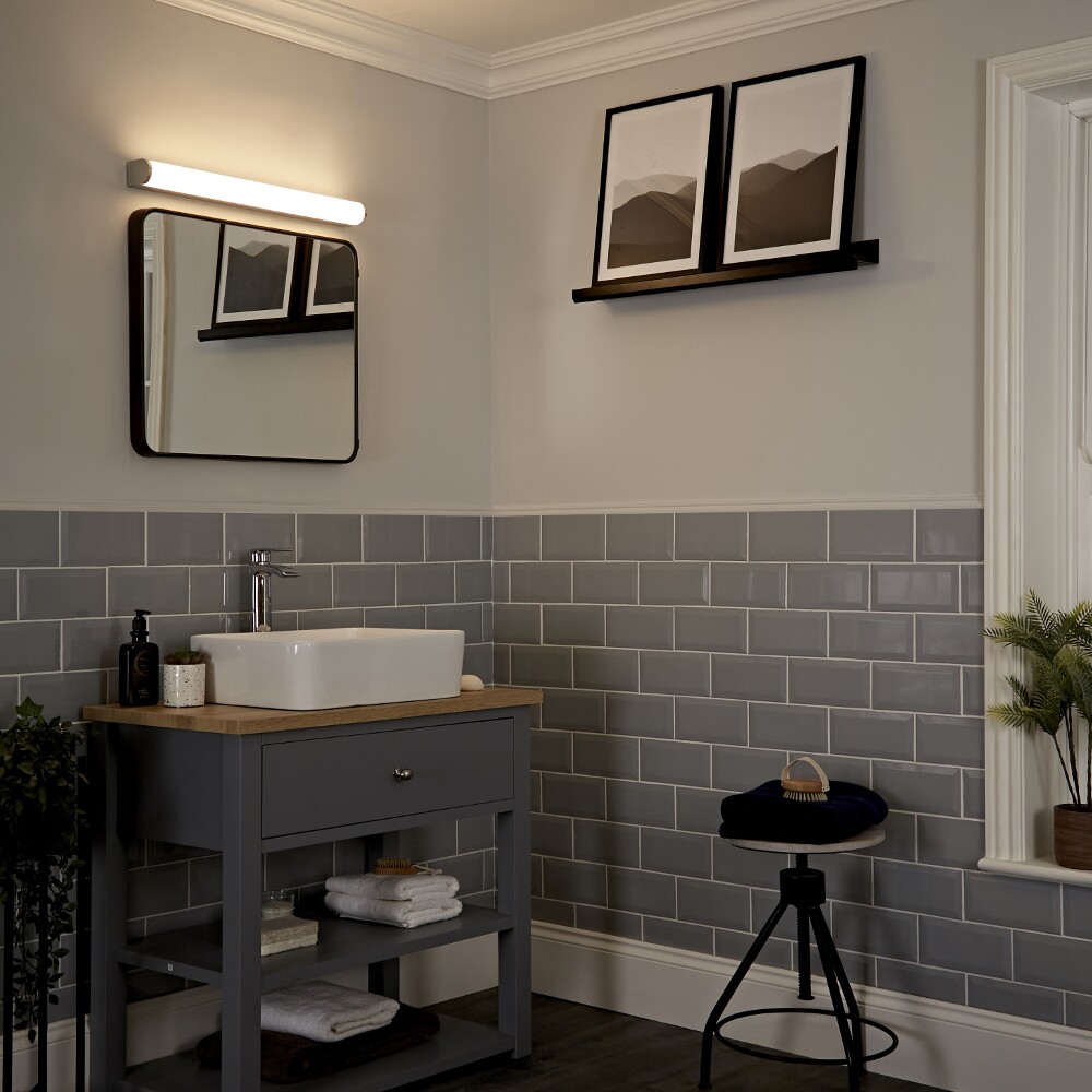 Varese LED Badkamer Wandlamp D-uitvoering 60 x 7 x 5cm 12W Chroom LED IP44
