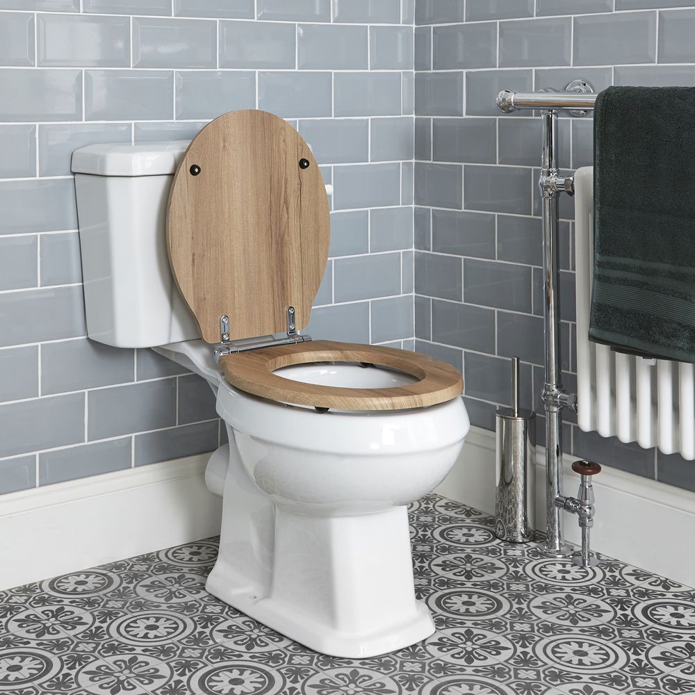 Bot Eigenaardig Leeg de prullenbak Duoblok Toilet Keramisch Klassiek Wit met Stortbak en Warm Eiken WC-Bril |  Richmond