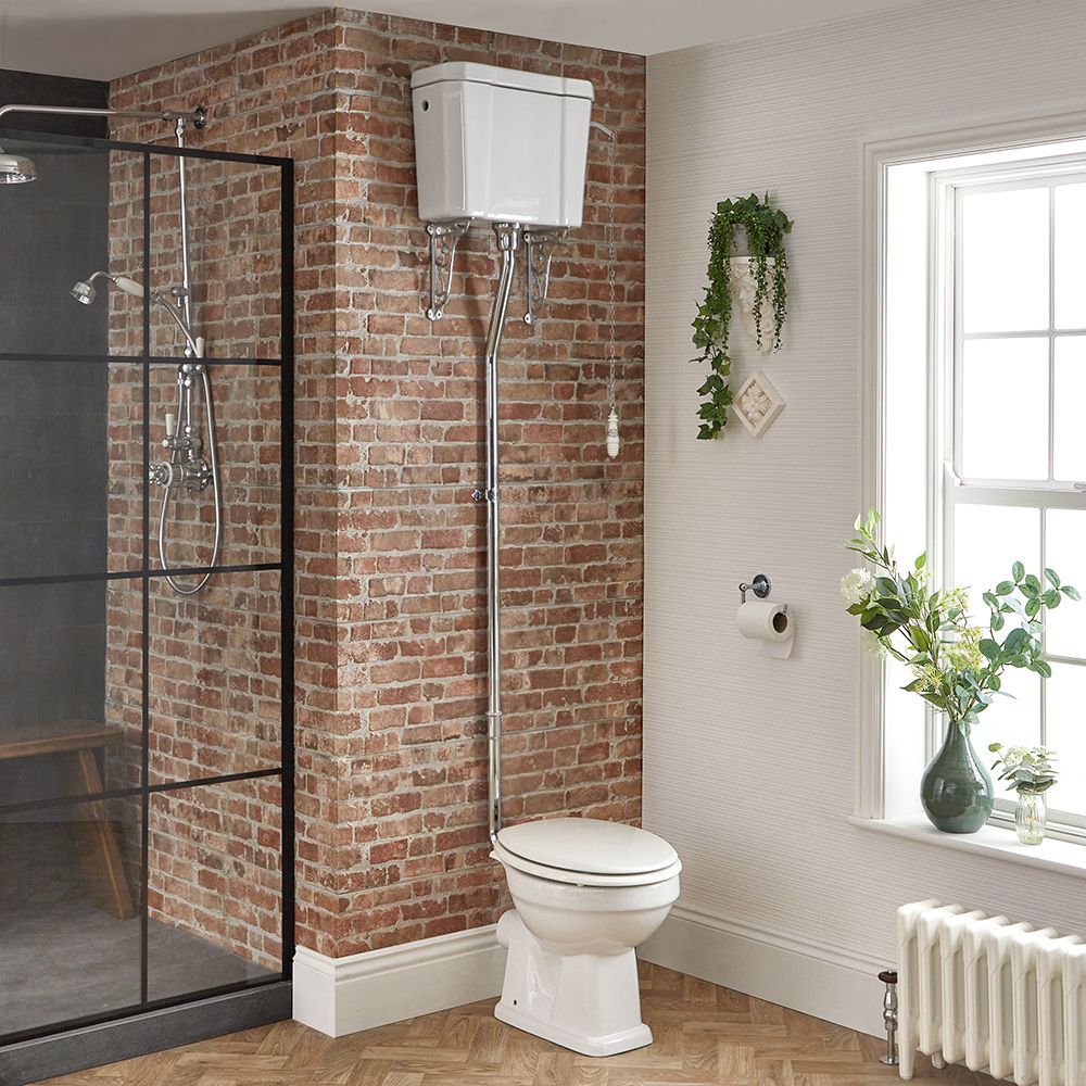 Turbine Zielig Bespreken Toilet met Hooghangende Stortbak en WC-Bril Klassiek Wit | Richmond
