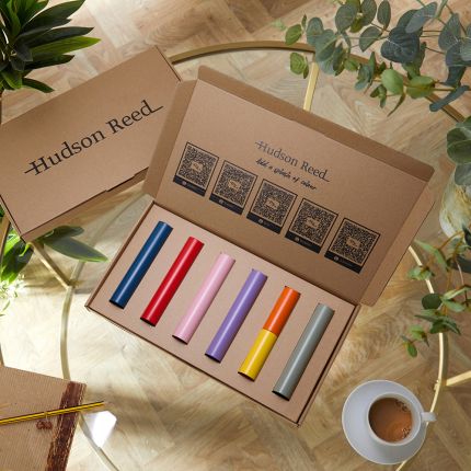 Doosje Kleurstalen van Gekleurde Radiatoren bij Hudson Reed - Een Selectie van Heldere Kleuren