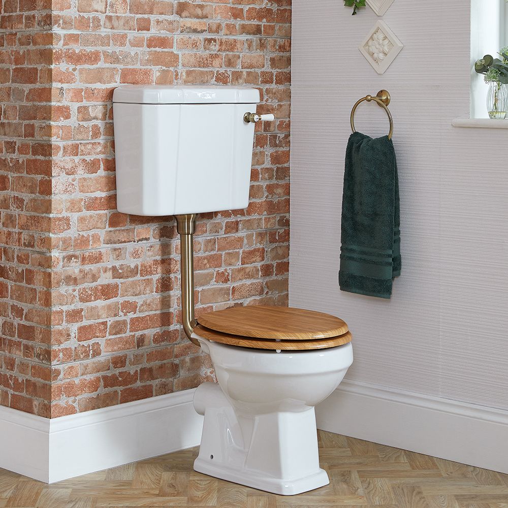 Halfhoog Toilet en Stortbak Klassiek Inclusief Toiletzitting met Geborsteld Goud Scharnieren | Richmond