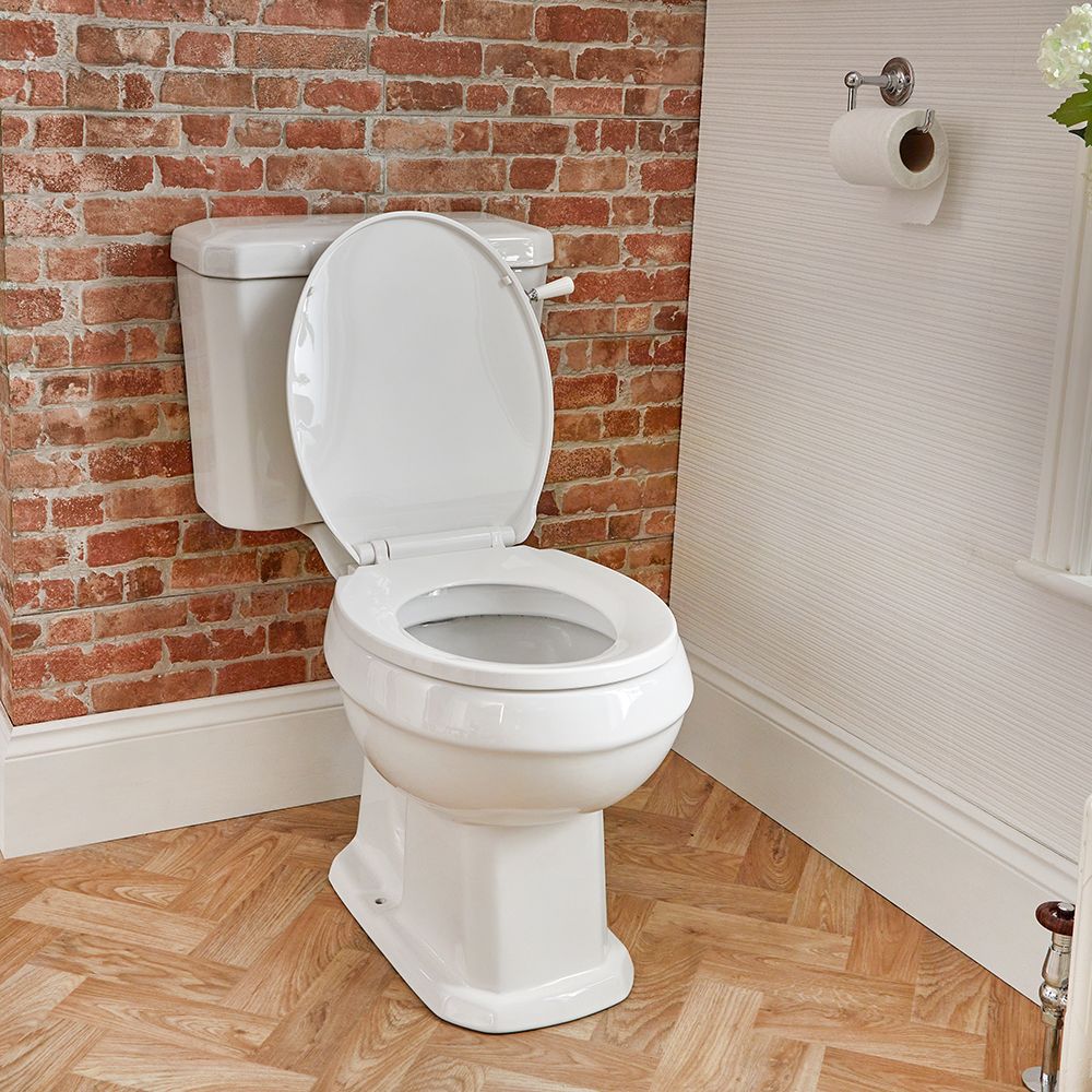 Toilet Traditioneel Keramisch Wit met Reservoir en Toiletzitting