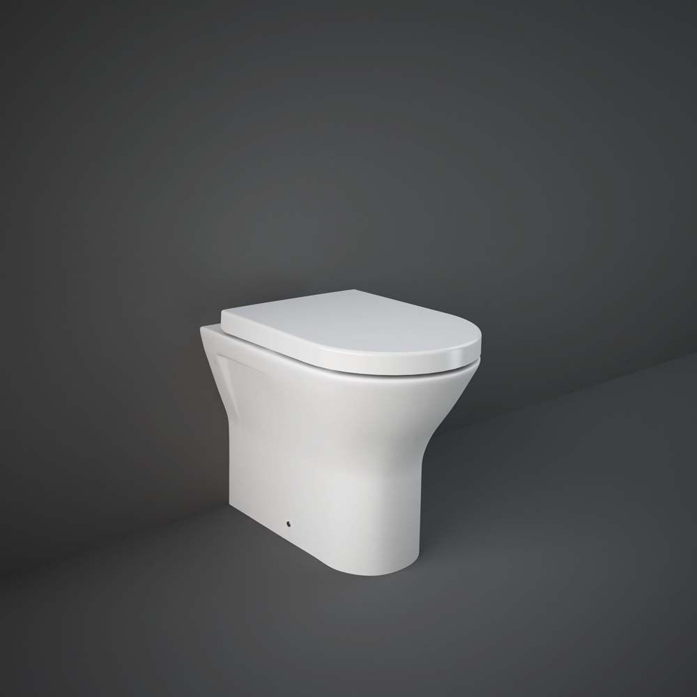 Randloos Toilet Staand, Comfortabel met Softclose Toiletzitting Glanzend Wit | RAK Resort x Hudson Reed