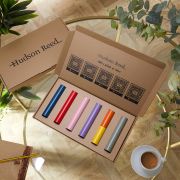 Doosje Kleurstalen van Gekleurde Radiatoren bij Hudson Reed - Een Selectie van Heldere Kleuren