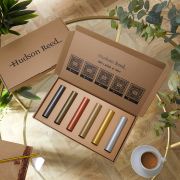 Doosje Kleurstalen van Gekleurde Radiatoren bij Hudson Reed - Een Selectie van Metallic Kleuren