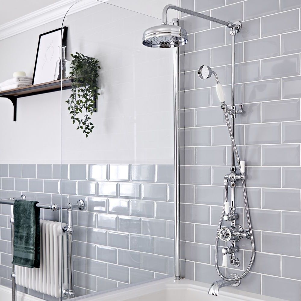 Hudson Reed Elizabeth - Douchekolom Klassiek 3-Weg Thermostatische Opbouw Douchekraan, Douchekop, Handdouche, Muurbaduitloop Chroom en Wit