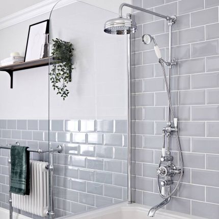 Hudson Reed Elizabeth - Douchekolom Klassiek 3-Weg Thermostatische Opbouw Douchekraan, Douchekop, Handdouche en Baduitloop Chroom en Wit
