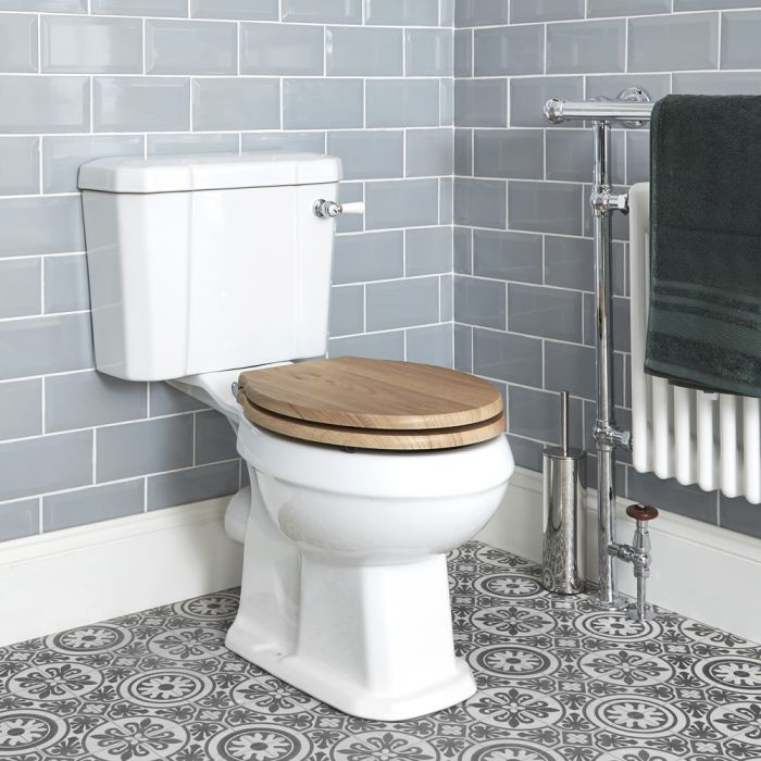 Ondergeschikt conjunctie Wolkenkrabber Duoblok Toilet Keramisch Klassiek Wit met Stortbak en Warm Eiken WC-Bril |  Richmond