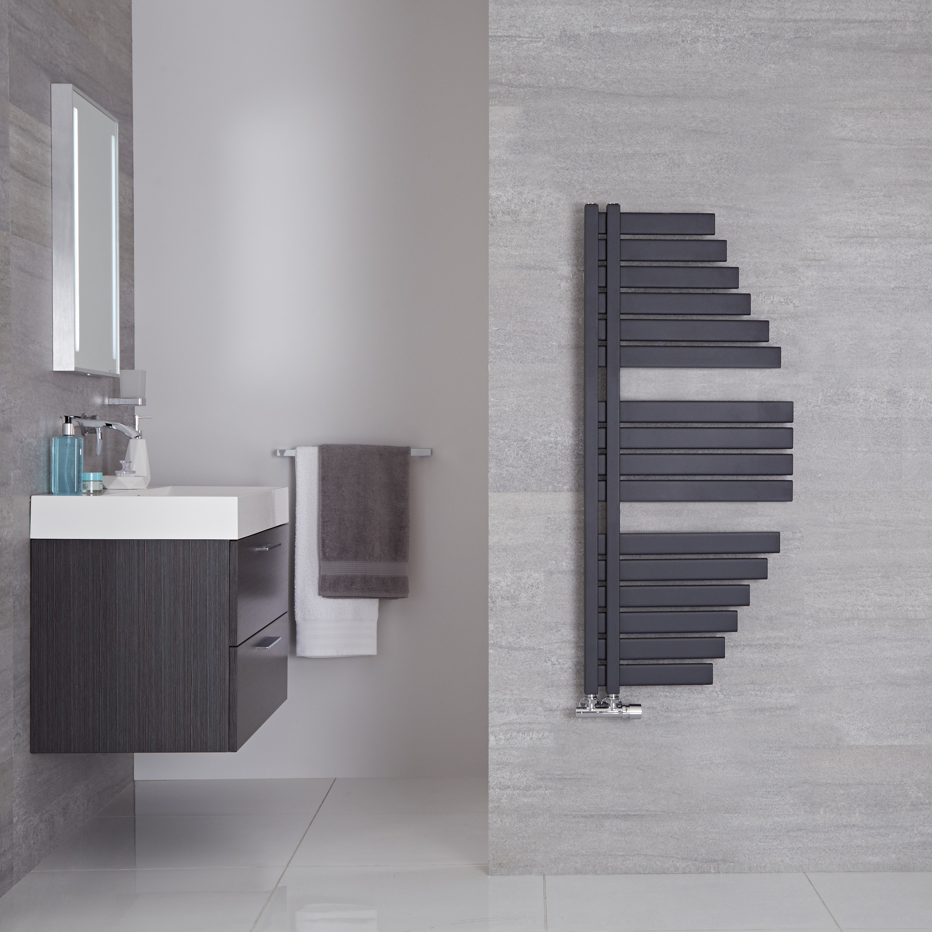 Lazio Designer Handdoekradiator Antraciet 110cm x 48,3cm 507Watt
