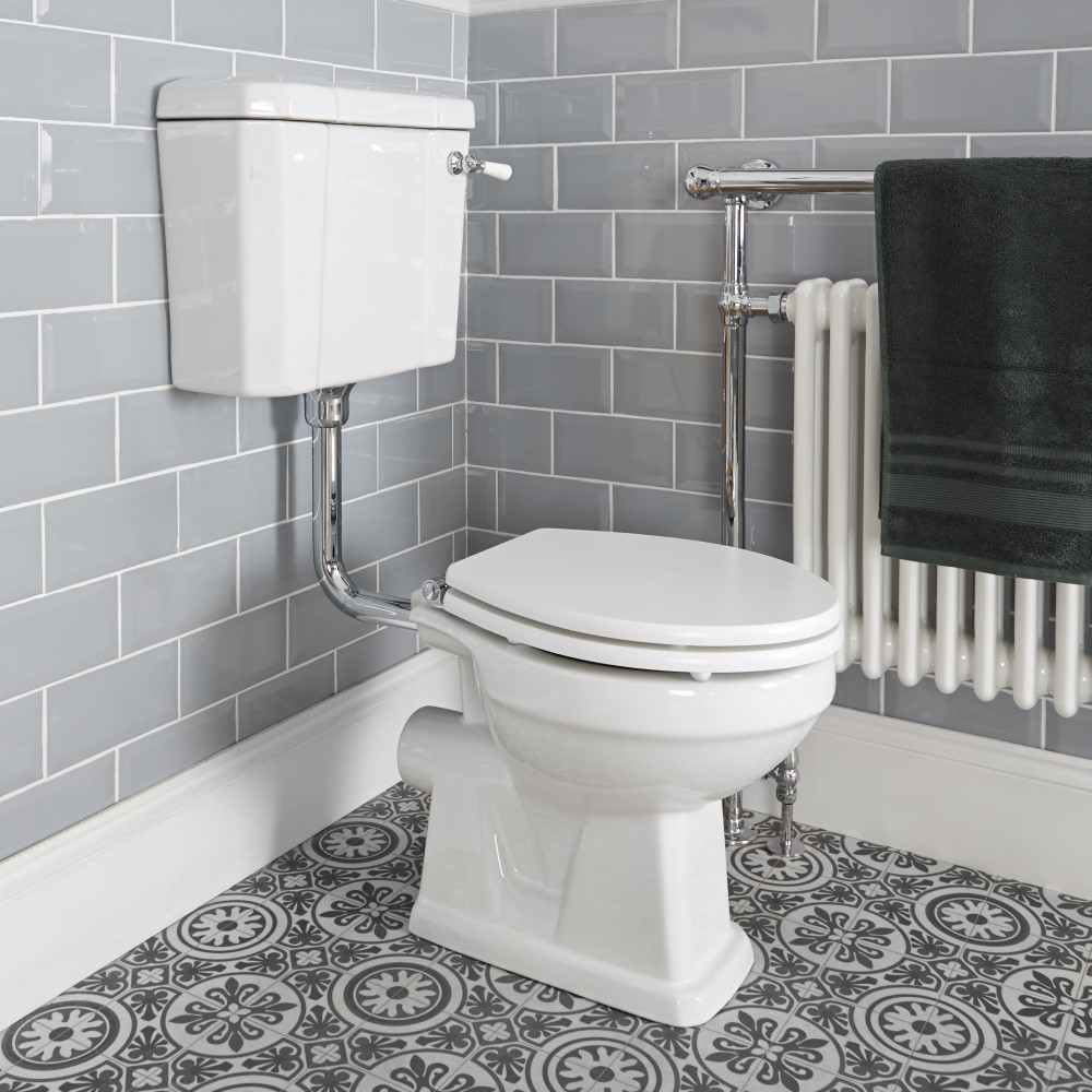 Mote Halfhoog Klassiek Toilet met Reservoir en MDF Toiletzitting