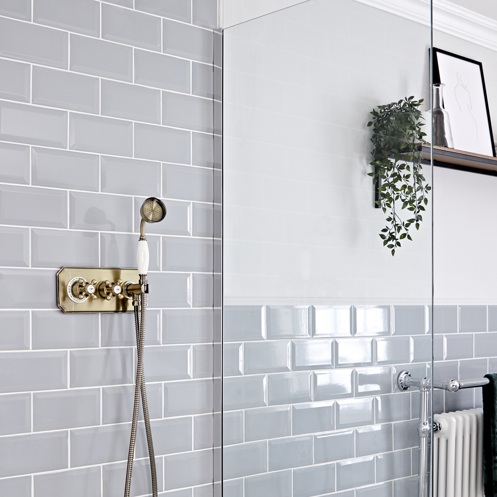 Doucheset Klassiek Inbouw 1-Weg Thermostatisch met Handdouche Geborsteld Goud | Elizabeth